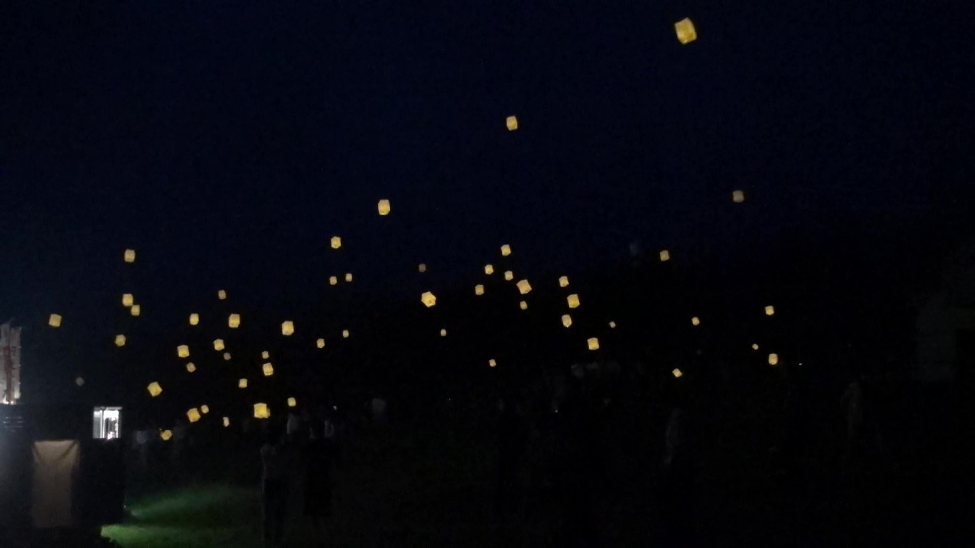 夜空のランタン